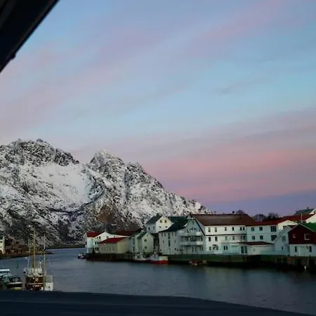 Warm And Cozy In Centrum Of Henningsvær