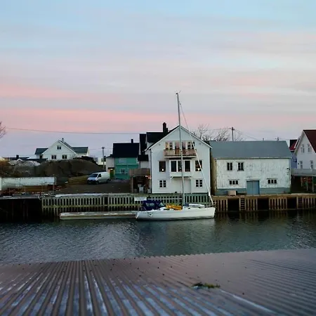 Apartment Warm And Cozy In Centrum Of Henningsvaer
